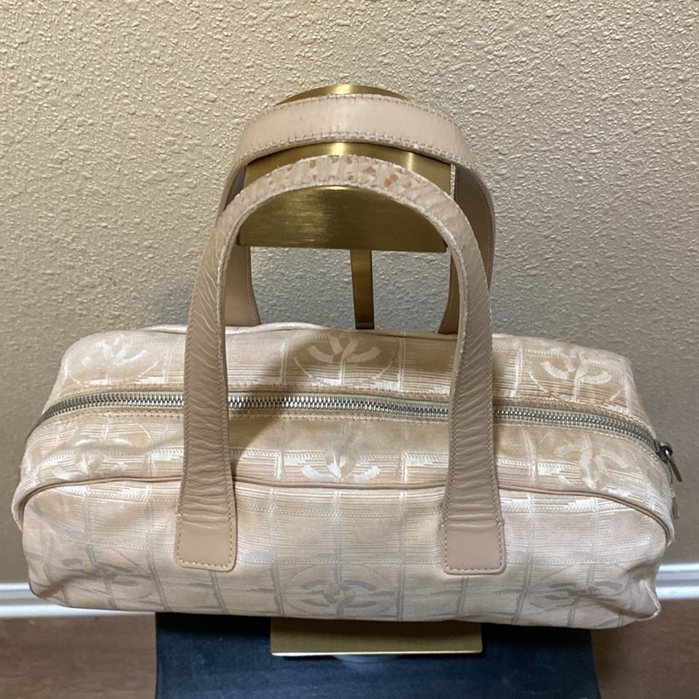 CHANEL Light Beige Tote Bag - Picture 9 of 10